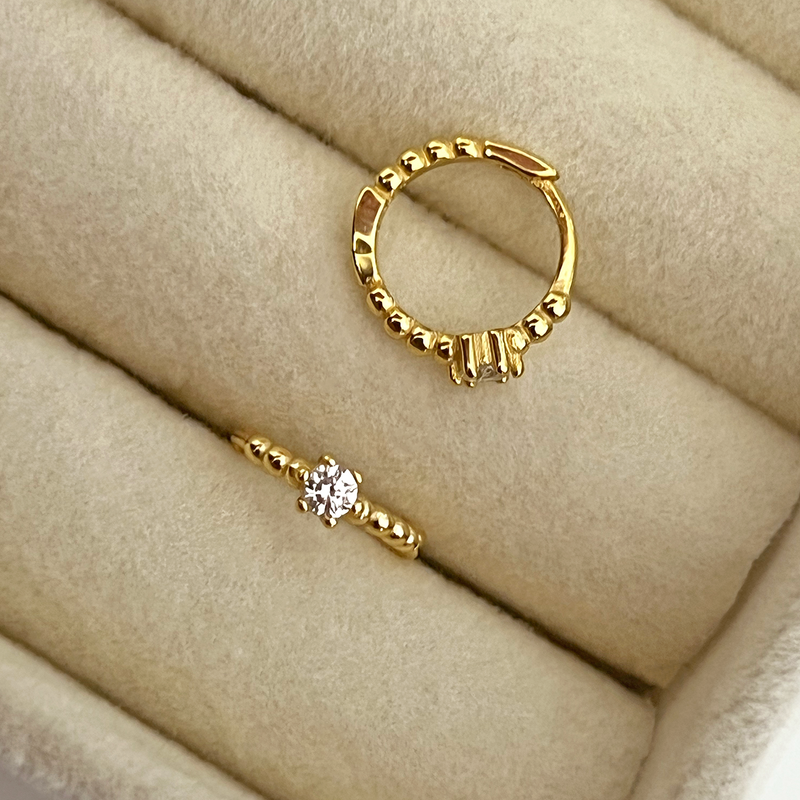 Axelia Gold Earrings
