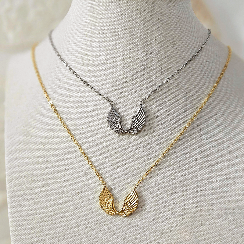 Collar Alas Oro