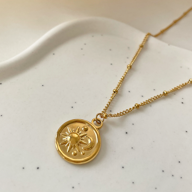 Collana Medaglia Sole e Luna Oro