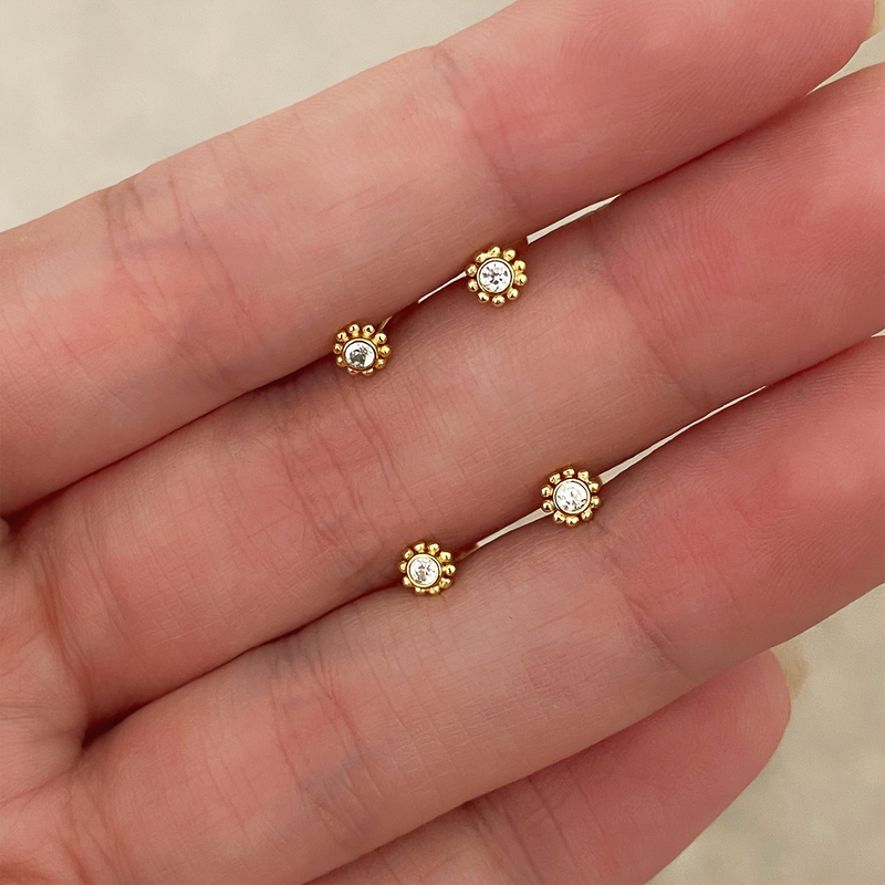 Orecchino a forma di girasole in oro