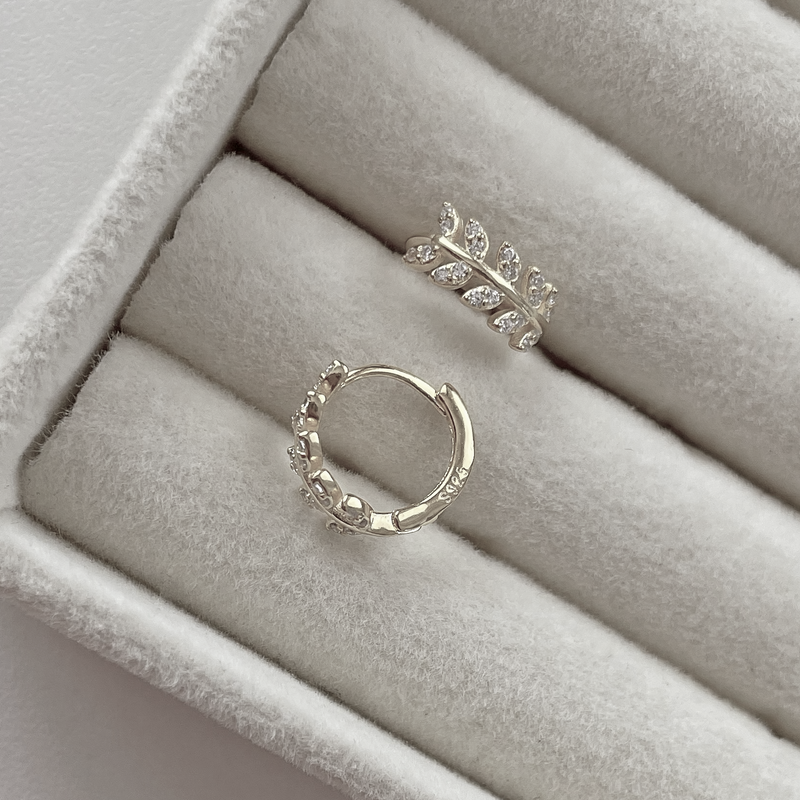 Axelia Gold Earrings