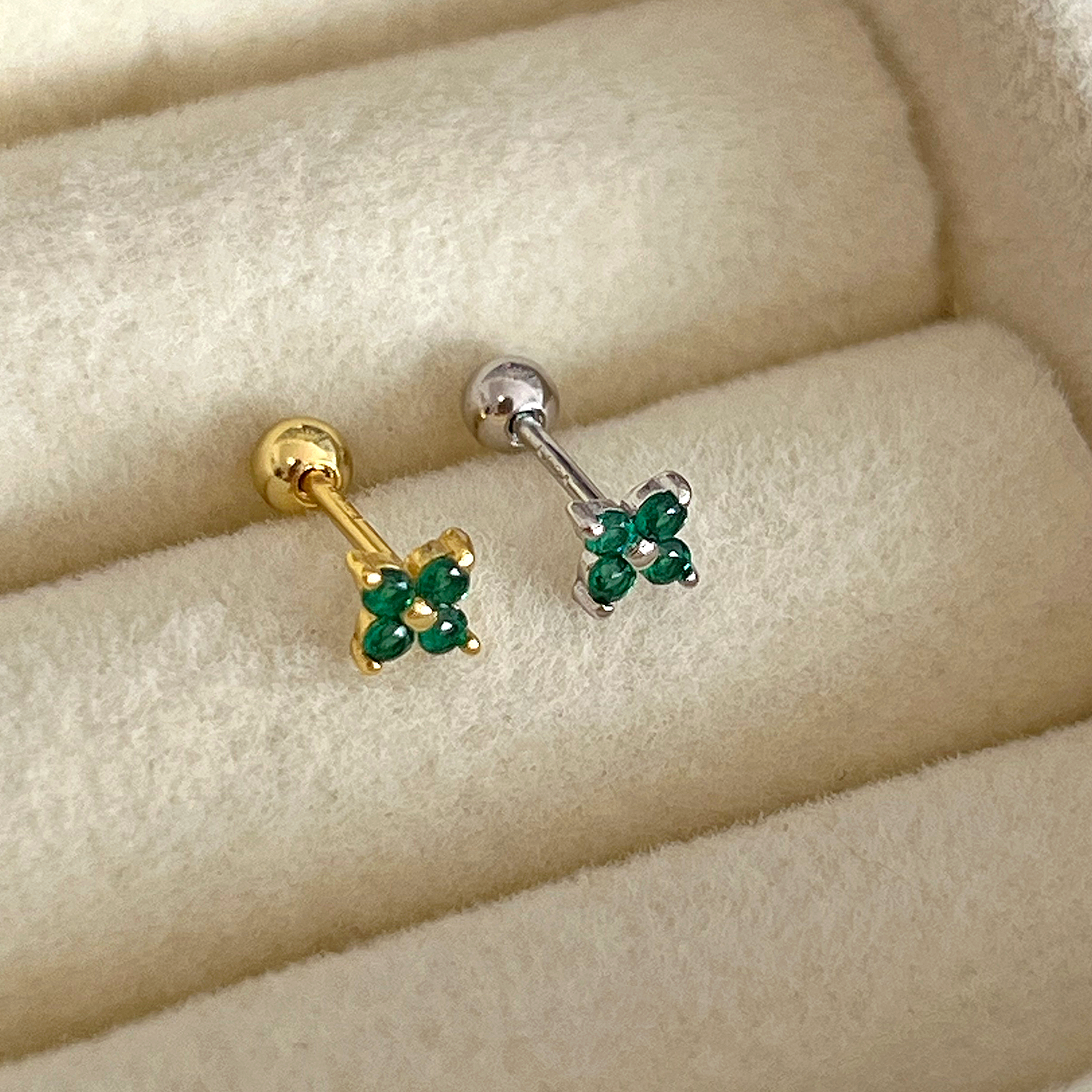 Pendiente Mini Flor Verde Plata