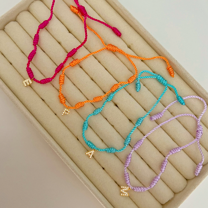 Pulsera 7 Nudos Magenta Inicial Brillante